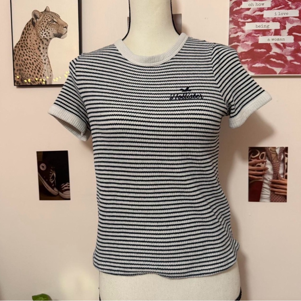 Hollister Women's blue and White Striped Tee